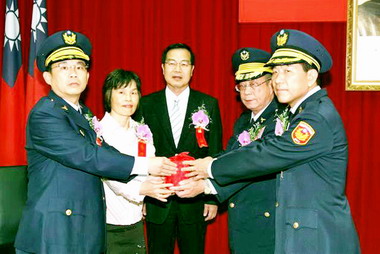 草屯、中興、仁愛卸、新任分局長交接典禮(圖)