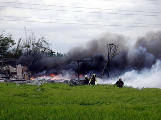 北勢大橋邊一家爆竹工廠發生爆炸4死5傷(圖)