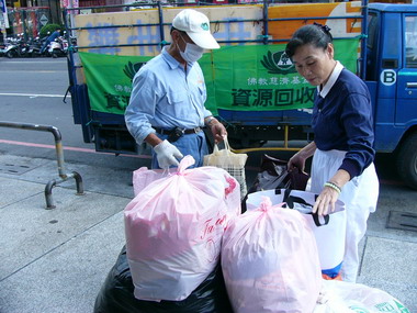響應慈濟大愛「愛心無國界」(圖)