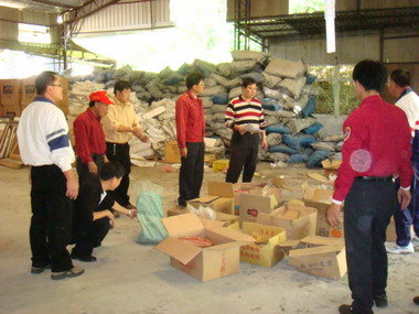 查獲謝學樓火藥庫兩百五十六公斤火藥(圖)