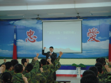 微笑真誠面對逆境，學習自我壓力釋放(圖)