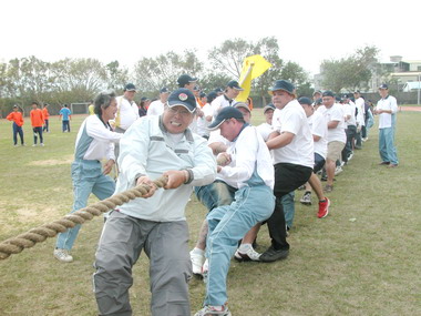 苗栗勞資運動會登場劉政鴻為選手加油(圖)