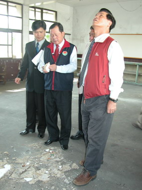 百年老校通霄國小北棟校舍板鋼筋鏽蝕嚴重(圖)