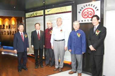 李朝卿主持南投縣文學資料館揭幕(圖)