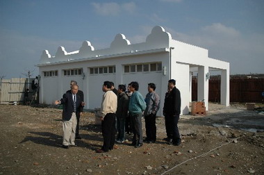 新竹市長勘查南寮休閒舊港邊倉庫改建工程(圖)