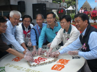 二○○七工藝稻草文化節幸福心樂園開幕(圖)