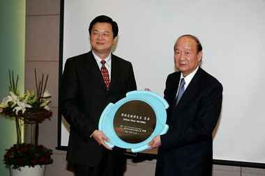 周錫瑋赴南亞科技參訪北縣首座12吋晶圓廠(圖)