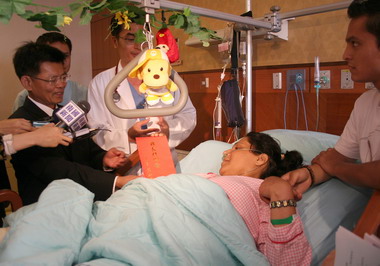 秘魯籍「象腿」婦人瑪麗亞跨海求醫(圖)