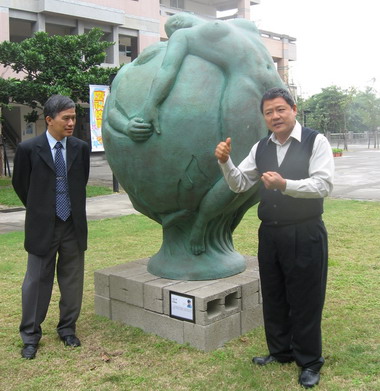 王水河雕塑作品修平展出一個月(圖)