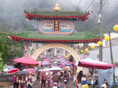 地母尊佛聖誕信徒如織(圖)