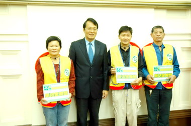 中市副市長蕭家旗頒獎表揚績優樂活掏金人(圖)