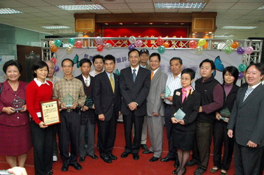 遴選5家新興商圈和10家30年以上商店頒發榮譽狀(圖)