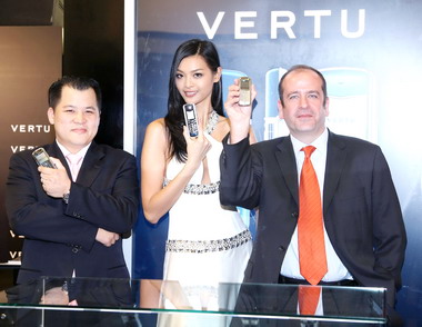 ＶＥＲＴＵ滿天星白鑽手機 名模林嘉綺代言(圖)