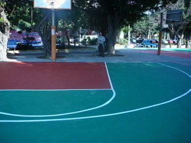 東區體育館北側露天籃球場地面整修工程(圖)