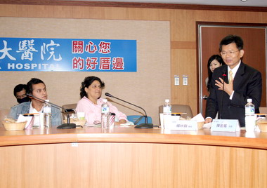 秘魯婦人來台求醫擺脫「象腿」惡夢(圖)