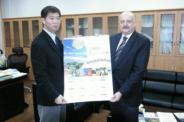 波蘭貿易辦事處副代表莫拉夫夫婦拜會縣長(圖)