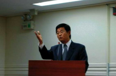 黃昭輝提小班制政見(圖)