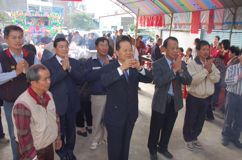 新竹縣長鄭永金參加采田福地登龕安座大典(圖)