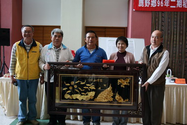 鹿野鄉96年2期稻米品質競賽第一名黃安妹(圖)