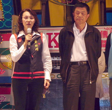 黃昭順長期服務後勁居民受肯定(圖)