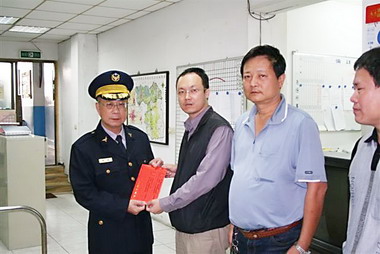 警局長頒獎金員警邀請吃冬至湯圓(圖)