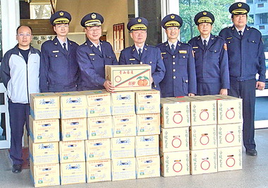 警察局察長  慰問基層員警溫馨(圖)