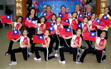 縣府廣場「健康城市，活力苗栗」升旗典禮(圖)