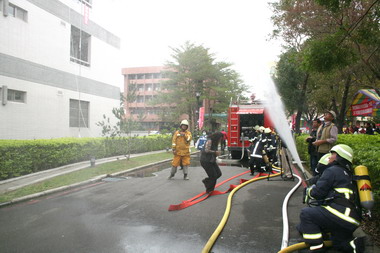 消防局舉辦97年度消防救災勤務演習(圖)