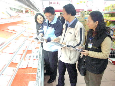 衛生局稽查年節食品(圖)