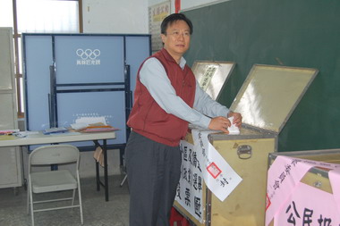 彰化縣長上午前往田中國小783投票所(圖)