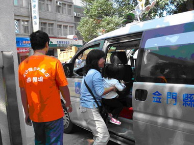 有了康復巴士身障學生上學不是夢(圖)