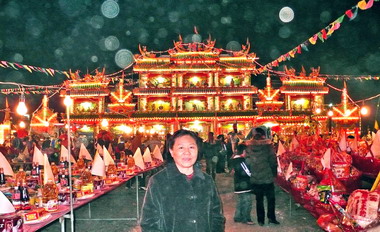 水里清醮祭典出現滿天錢幣(圖)