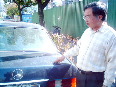 行道樹脂弄壞愛車烤漆車主要求國賠(圖)