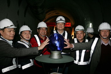 三爪子坑溪分洪隧道貫通(圖)