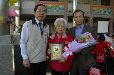 2008義工幹部交接、授證暨聯合隊慶(圖)