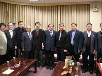 基隆地區扶輪社代表聯袂拜會張通榮市長(圖)