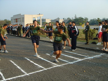 後備九０七旅辦理大隊接力比賽(圖)