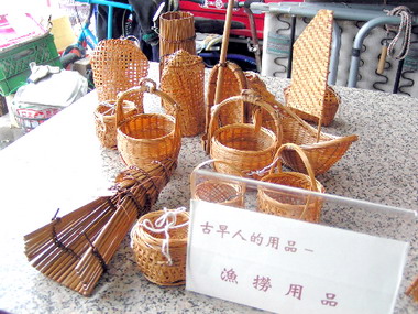 林清陽自創迷你耕種器具(圖)