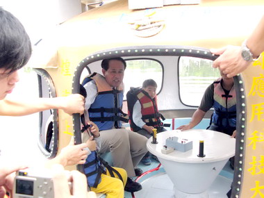 國小學童參觀綠色能源館(圖)