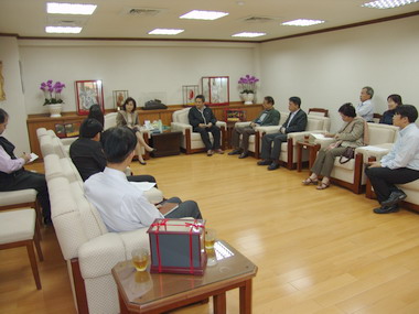 家樂福總公司執行秘書長拜訪雲林縣長(圖)