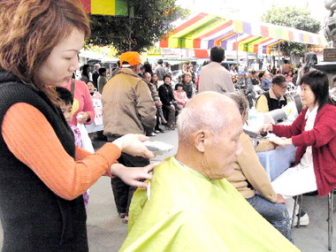 北斗鎮公所尾牙宴請獨居老人(圖)