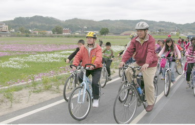 「金光閃耀自行車賞花田」活動(圖)