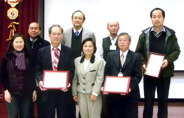 台電中區施工處幫助貧困兒童繳交學費(圖)