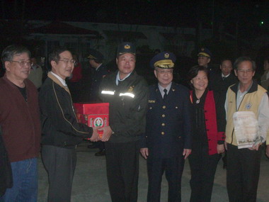 縣長李朝卿慰勞春安工作員警守望相助隊員(圖)