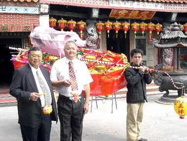 元宵迎花燈活動(圖)