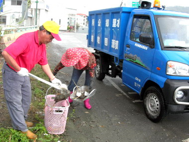 養成不隨地亂丟垃圾應從本身做起(圖)