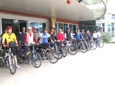 集集分局員警騎單車塑身防治安(圖)