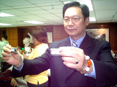 環保電池環保過元宵(圖)
