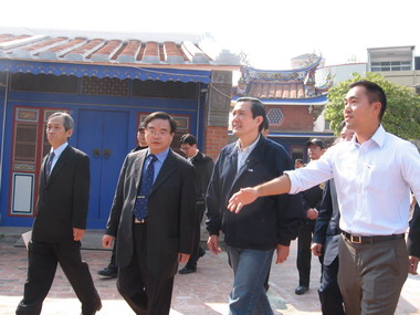 馬英九參觀霧峰林家花園古厝(圖)