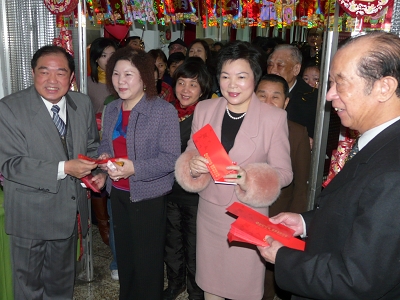 市長在新春團拜期勉同仁繼續努力推動市政(圖)